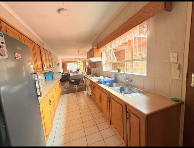 2 BEDROOM TOWNHOUSE FOR SALE IN VANDERBIJLPARK SE 2